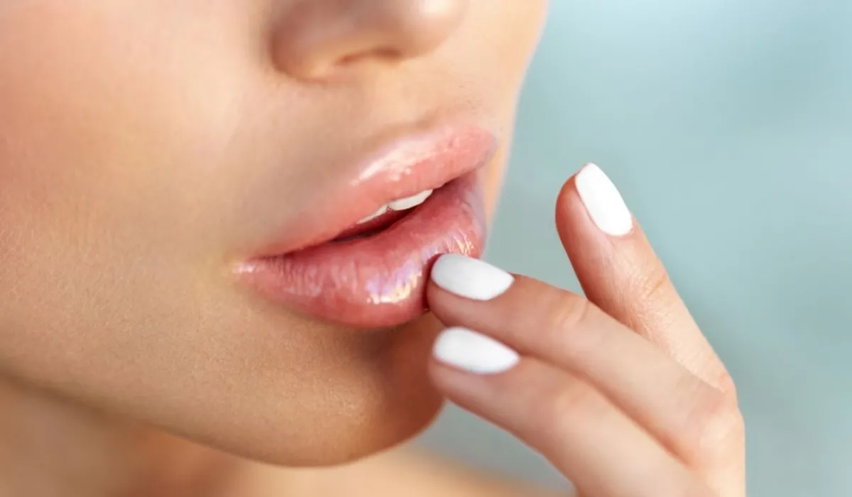 як правильно доглядати губи після збільшення